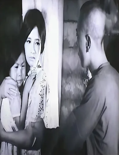 Đứa Con Người Hàng XómHình bìa